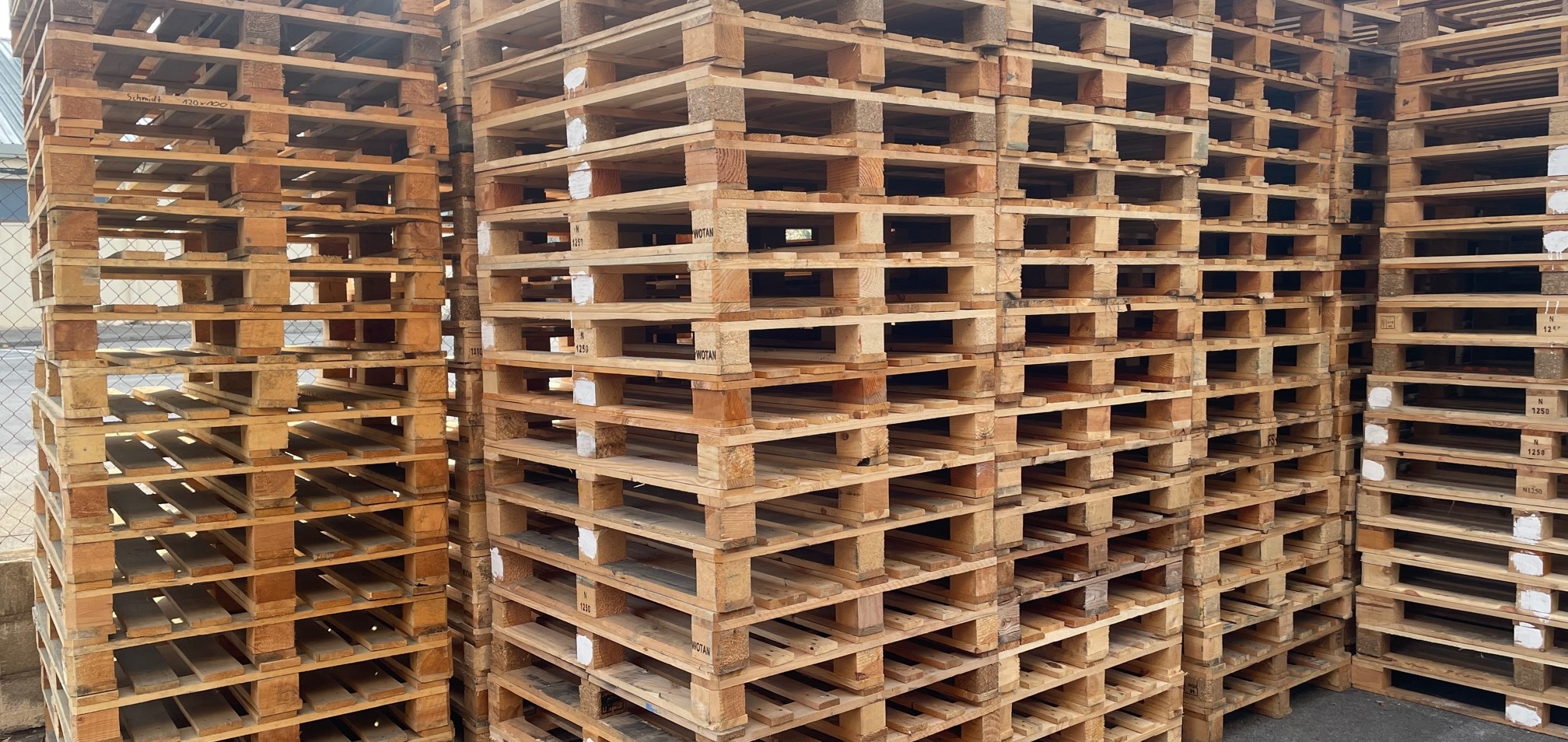 Recogida de palets para empresas en Barcelona y provincia